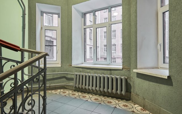 Minimalistichnaya studiya u metro Frunzenskaya Apartments
