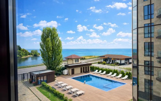 Апартаменты Люкс с видом на море и бассейн