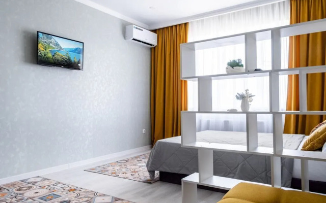 Na Pervomayskoy Ulitse 70 Flat