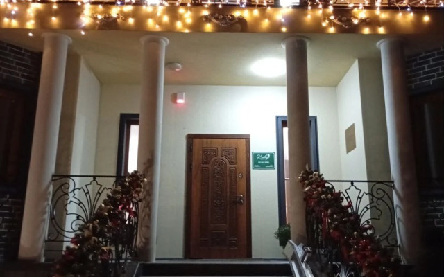 Отель Клевер