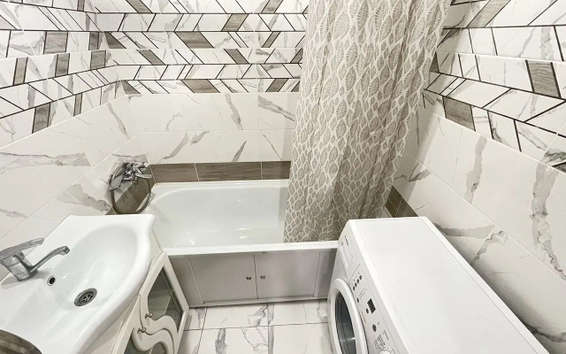 Na Ulitse Bratyev Zhabrovykh 3 Flat