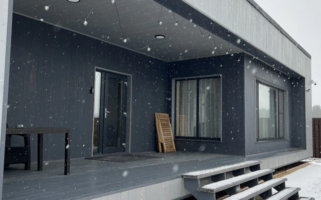 Частный дом с красивой костровой зоной