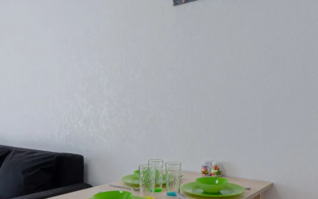 Na Molodezhnom Prospekte Flat
