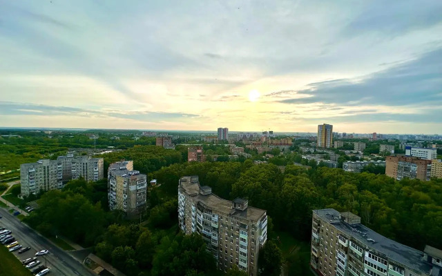 S Dzhakuzi Na Vysokom Etazhe Na Berezovoy Flat