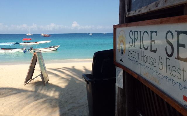 Spice sea beach house & restaurant Bungalow