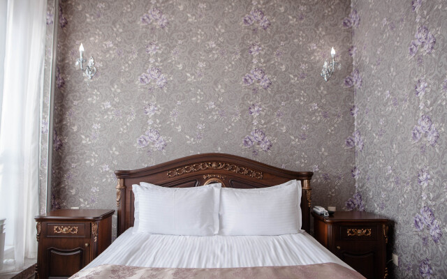 GUSTO Hotel