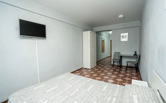 V Shelekhove Flat