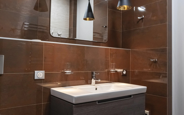 Roskoshnaya dvukhurovnevaya kvartira s sobstvennoy terrasoy Flat