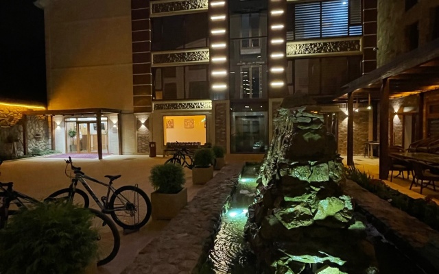 Gold Niyara Hotel