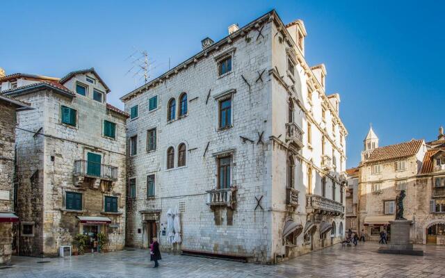Old Square Stone Pearl Apartments