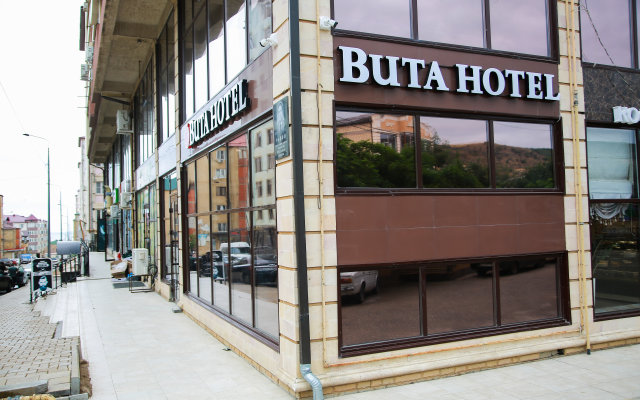 Отель Buta