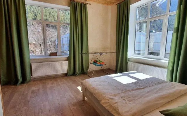 Квартира с видом на горы на улице Энгельса 15