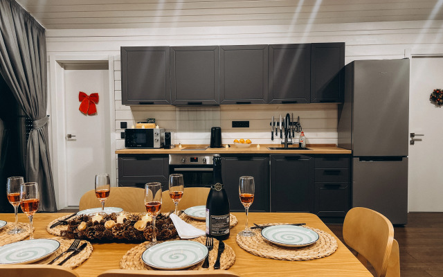 Частный дом с гриль-мангалом, сауной и большой террасой