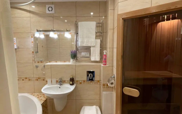 Dvuhkomnatnaya s saunoj u Verhnego ozera Flat
