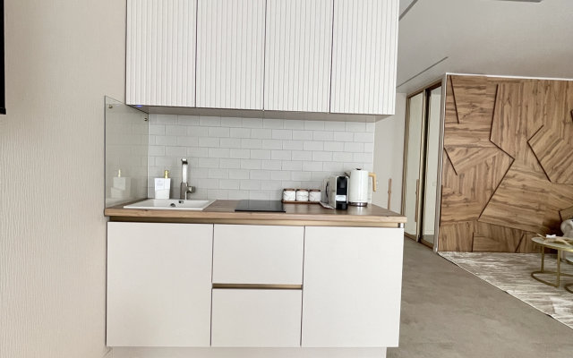 Vyshe Vsekh Flat