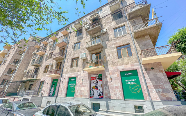 Vostochnaya Kvartira V Tsentre Apartments