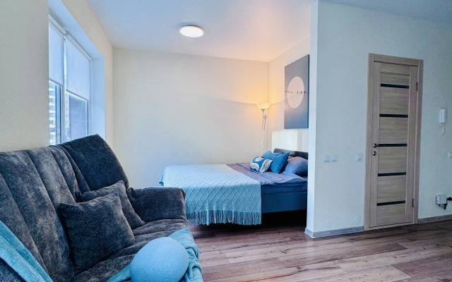 Квартира Шикарная Студия с Французским Балконом в Сердце Европейского