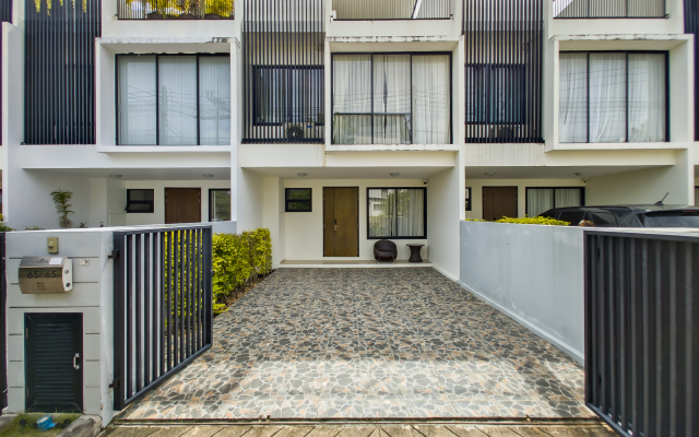 Villa Townhouse In Laguna Park