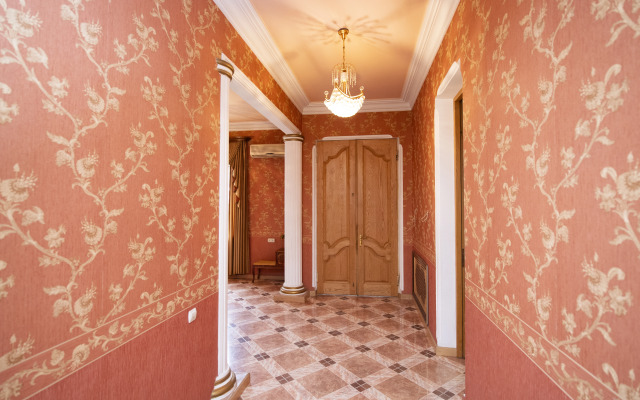 s 5 spal'nyami Guest House