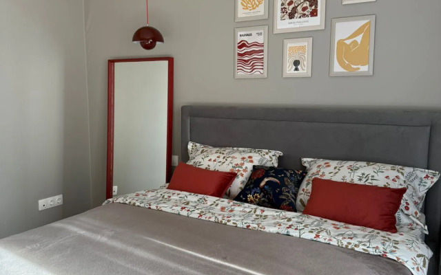 Uyutnaya S Dizaynerskim Remontom Flat