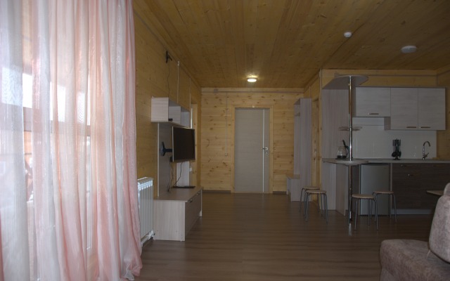 SEMEJNYiJ Guest House