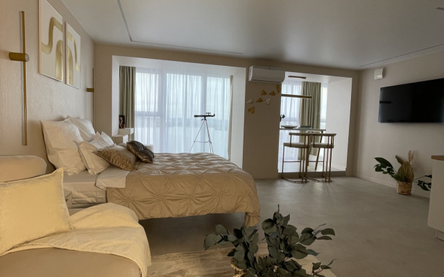 Vyshe Vsekh Flat