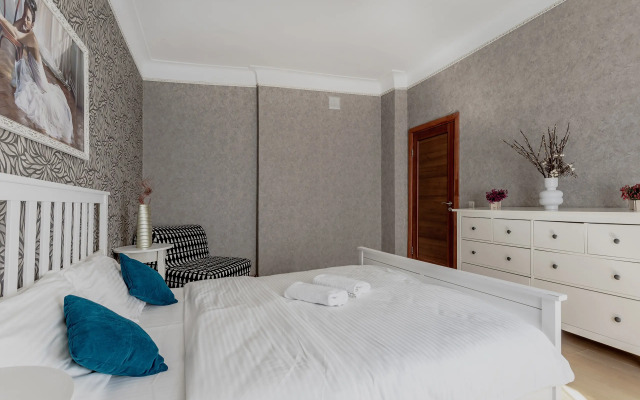 3 - room apartment on Tverskaya , Patriarchal