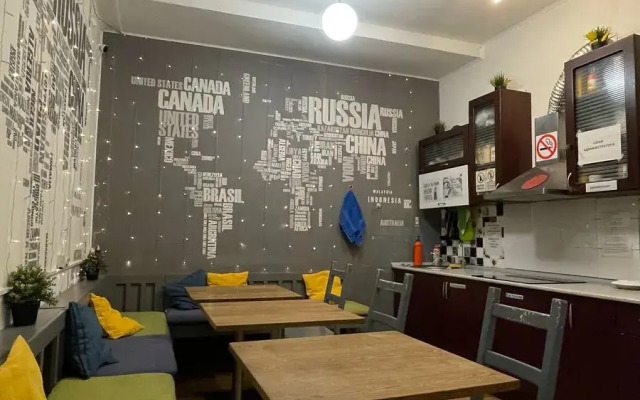 Mir Na Baumanskoy Hostel