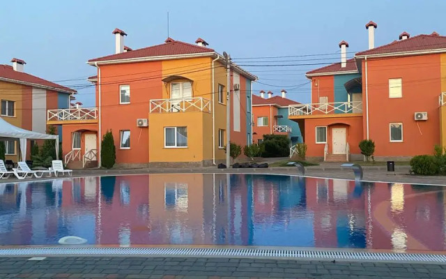 Апартаменты с бассейном и рядом с морем