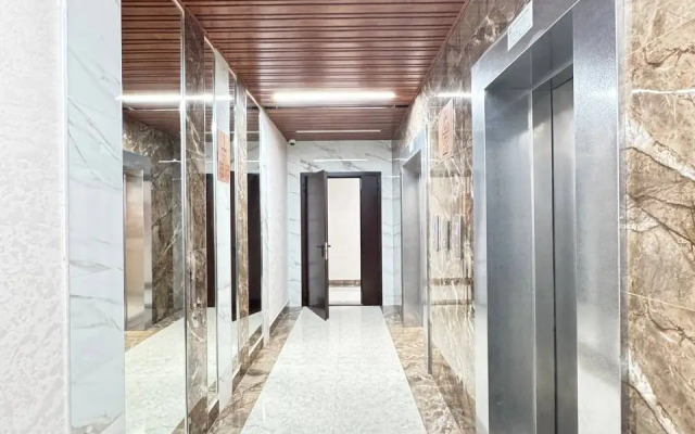 Prostornaya Dvushka Ryadom s Fontanom Apartments