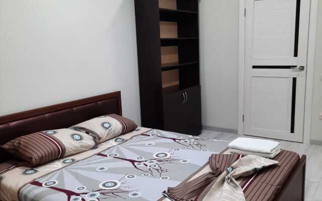 Апартаменты на Гамзатова 7 (447)