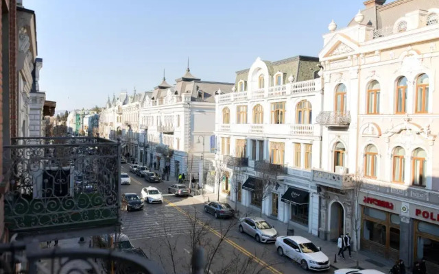 Visiting Nona Apart Hotel