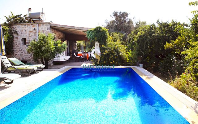 Limon by Important Group Travel Villa