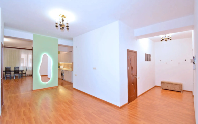 Prostornaya Kvartira na Severnom Prospekte, Hh533 Flat