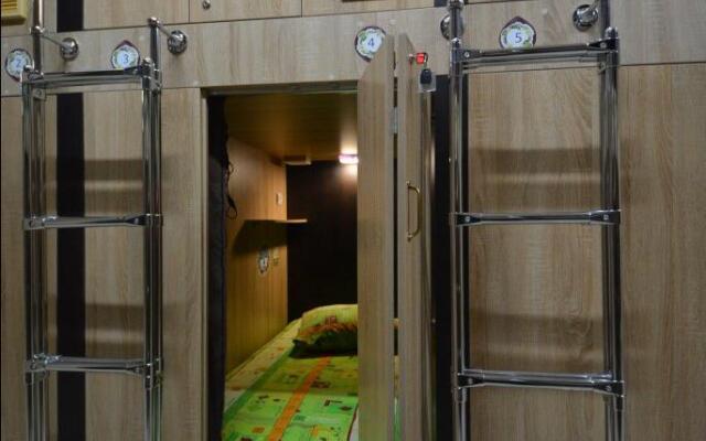 Capsule Aloha Hotel