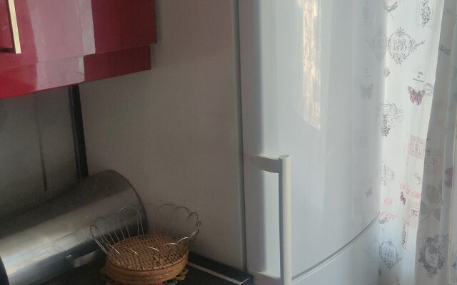 Dvushka S Vidom Na Dvor Flat