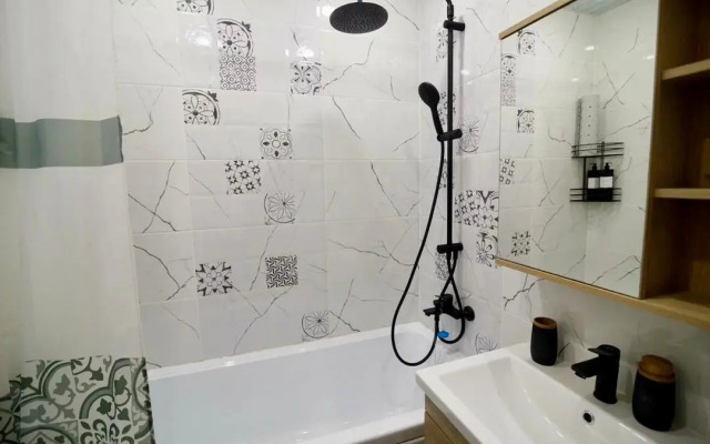 Квартира Трехкомнатная с Новым Дизайнерским Ремонтом