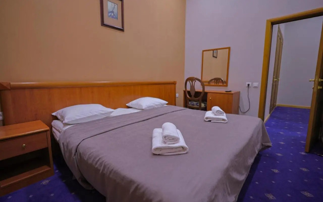 Araks Hotel Complex