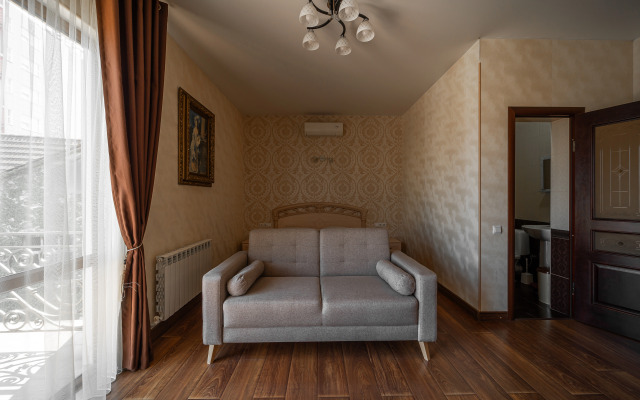 Arno Guest House
