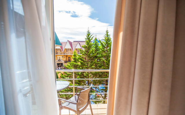 U Morya S Basseinom v Zhk Solnechniy apt31 Apartment