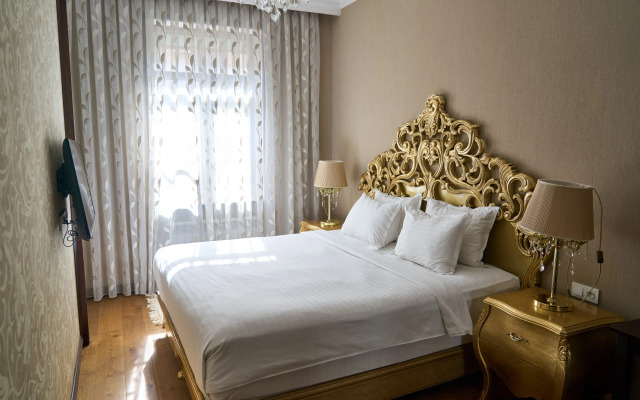 Monday Royal Apart Hotel