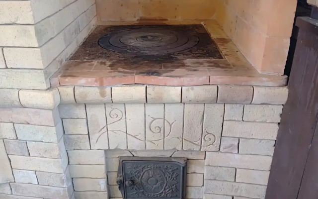 Частный дом с баней и пирсом на берегу пруда