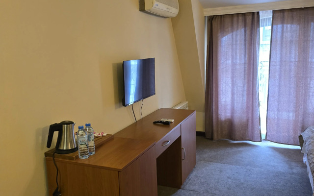 Ritsa Hotel