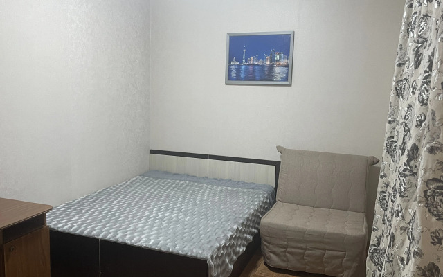 Semeyny Uluchshenny Trekhmestny S Vannoy Komnatoy Apartment