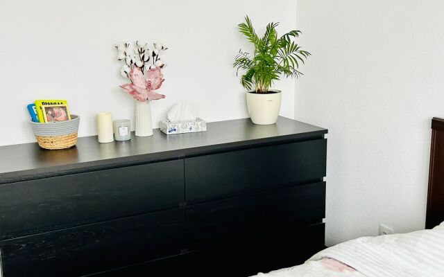 Briz na Tulonskoy allee Flat