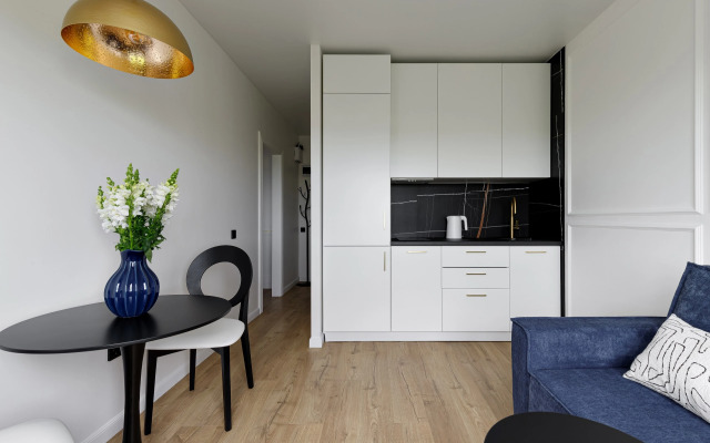 Na Pervoy Linii Parka Galitskogo Flat