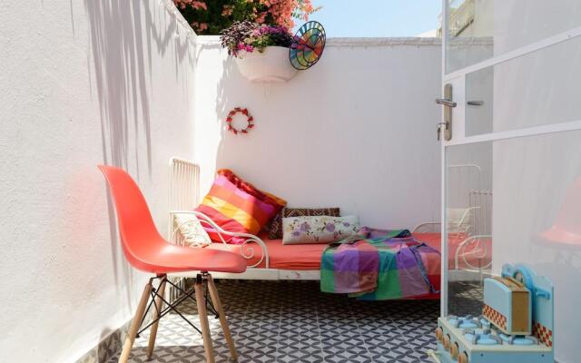 Апартаменты Vintage & Chic with Patio by FeelHome