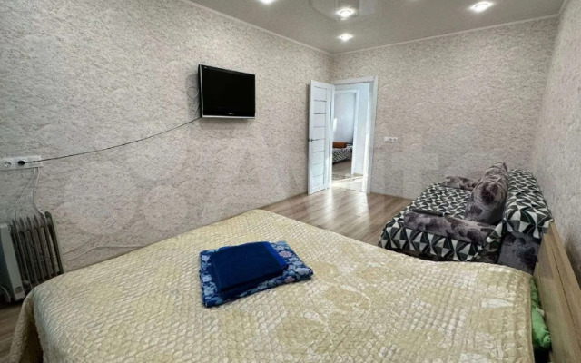 Квартира 3 комнатная квартира улица Республики 92