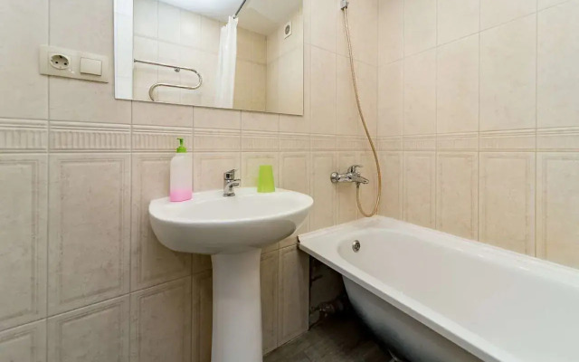 Na Ulitse Zhukova 17b Apartments