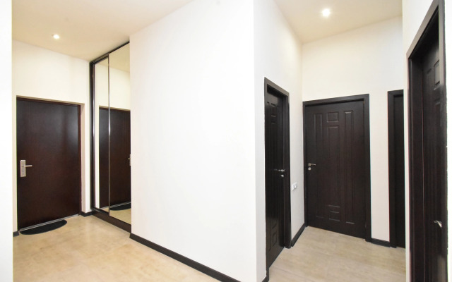 4-Komn. V Zdanii Bulvar Plaza, di644 Flat